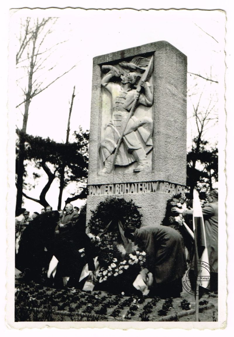 Uroczystość przy pomniku Wiosny Ludów. Książ 1960 r.