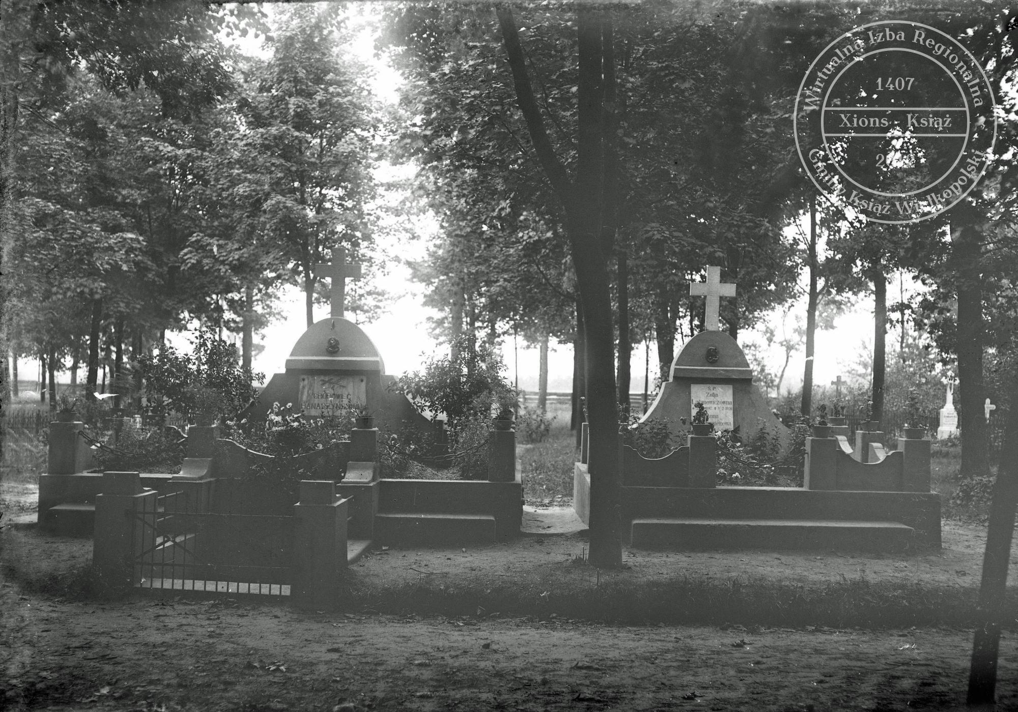 Grobowiec rodziny Banaszyńskich i grób Latanowiczów 1931 r.