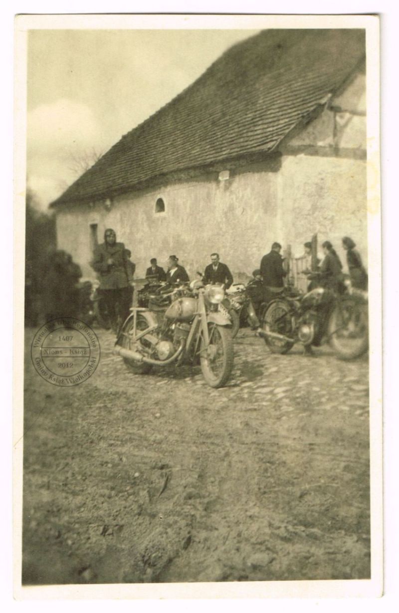 Zajazd - karczma Włościejewki. Wiosna 1945 r,