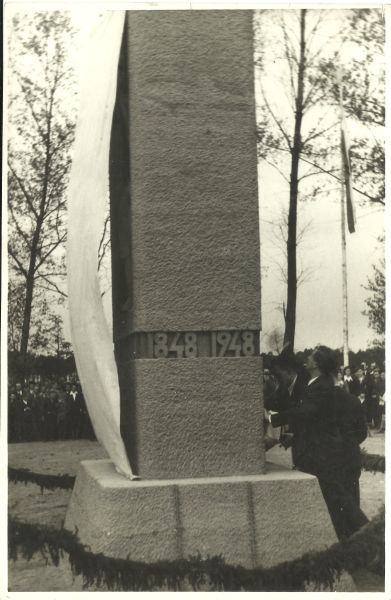 100. rocznica Wiosny Ludów. Odsłonięcie pomnika.