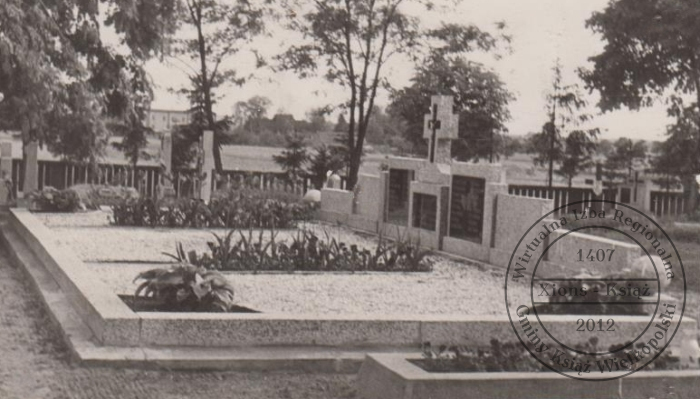 Grób rozstrzelanych 20 października 1939 r. Książ, lata 70. XX wieku