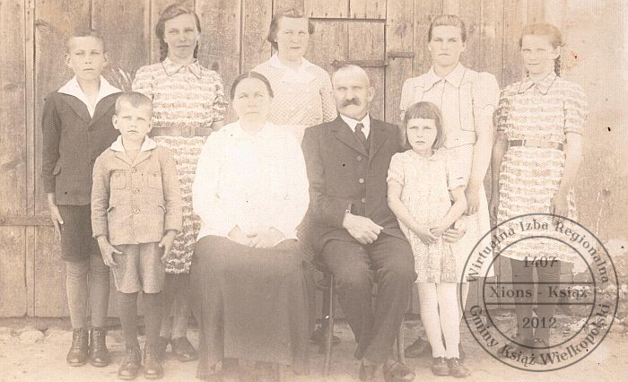 Rodzina Grześkowiaków. Chwałkowo Kościelne, około 1939 r.