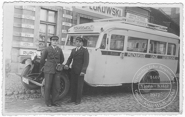 Autobus Poznańskich Linii Autobusowych na Rynku w Książu