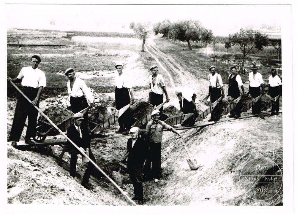 Budowa wałów przeciwpowodziowych. Gogolewo nad Wartą 1938 r.