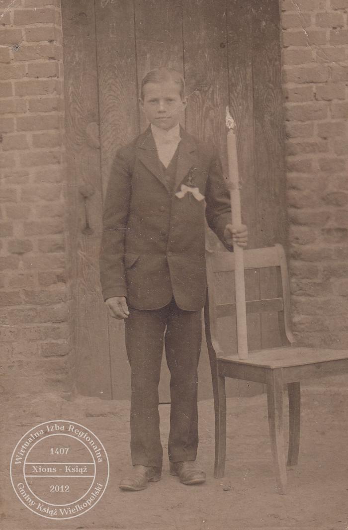 Pierwsza Komunia Święta Tomasza Rószczki. Mchy, 1916 r.