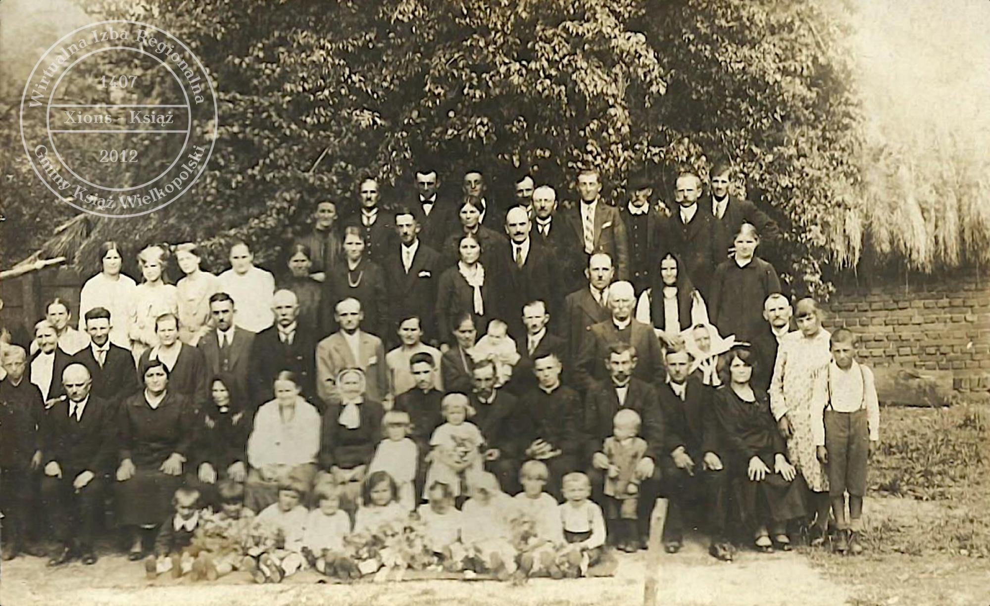 Pamiątka prymicji ks. Walentego Dębskiego. Kołacin, 1932 r.