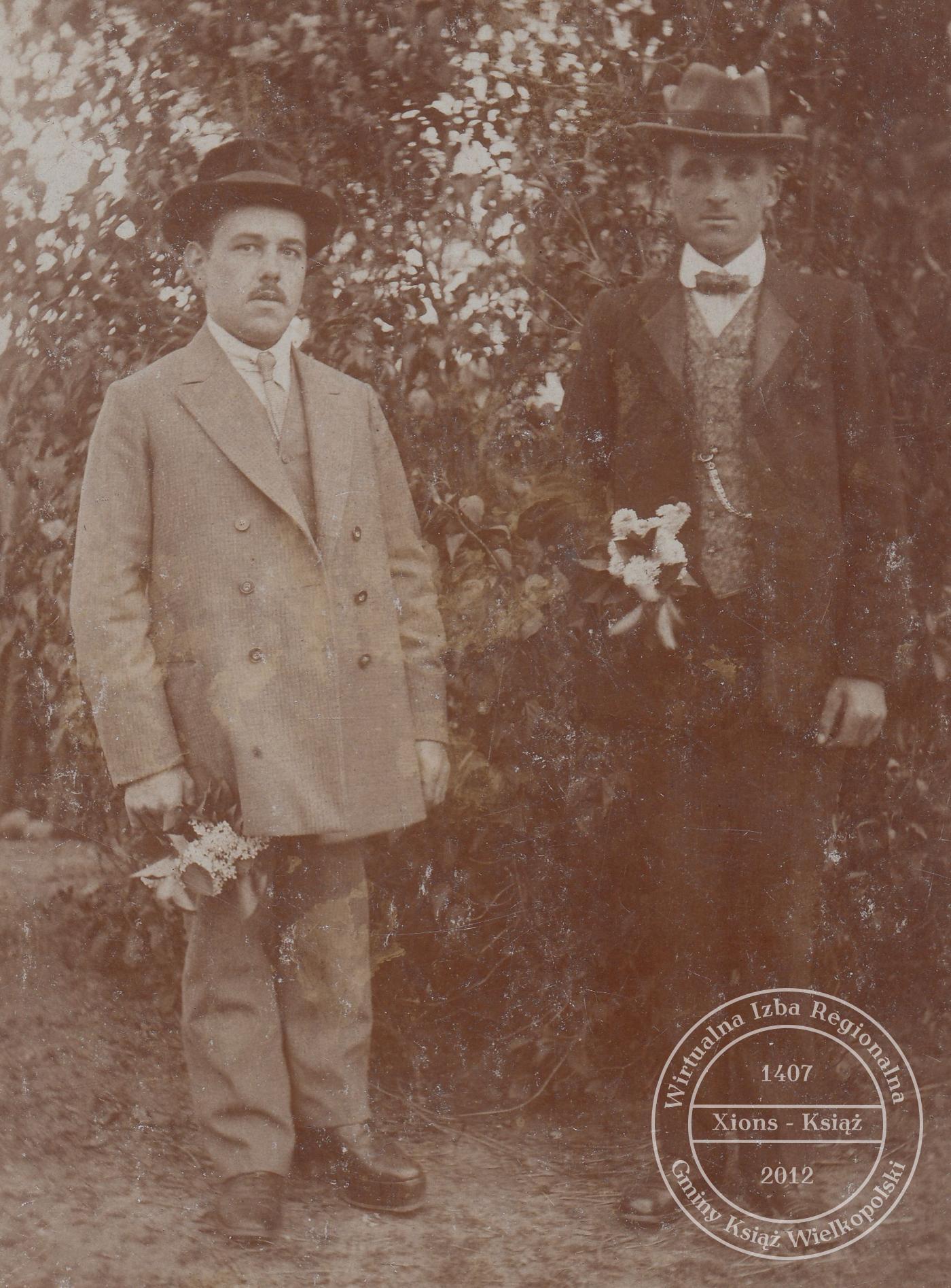 Ludwik Dębski z kolegą. Mchy, około 1918 r.