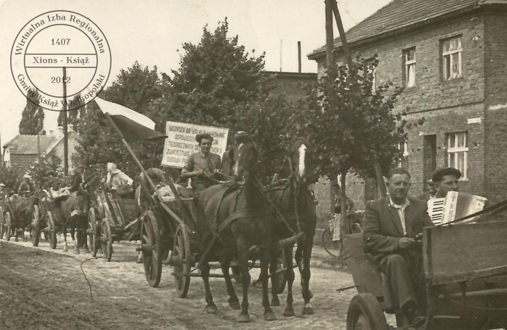 Korowód pierwszomajowy. Książ, 1952 r.