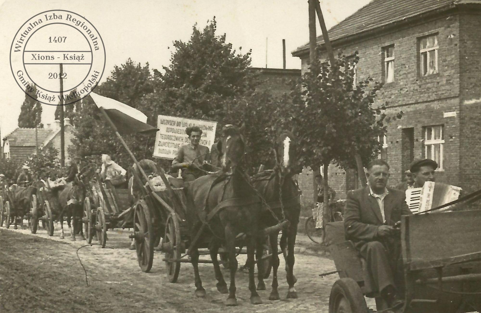 Korowód pierwszomajowy. Książ, 1952 r.