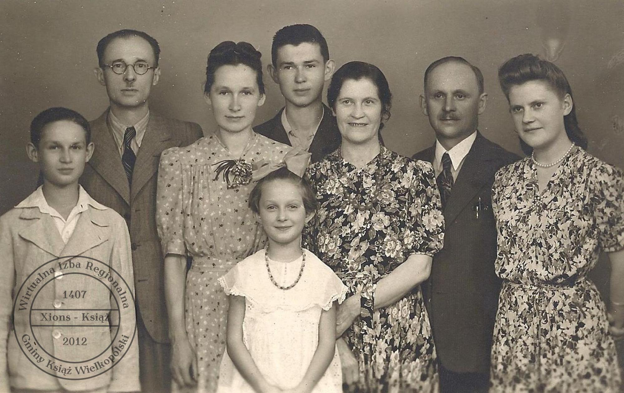 Rodzina Marczaków i Tomaszewskich. Kraków, 1940 r.