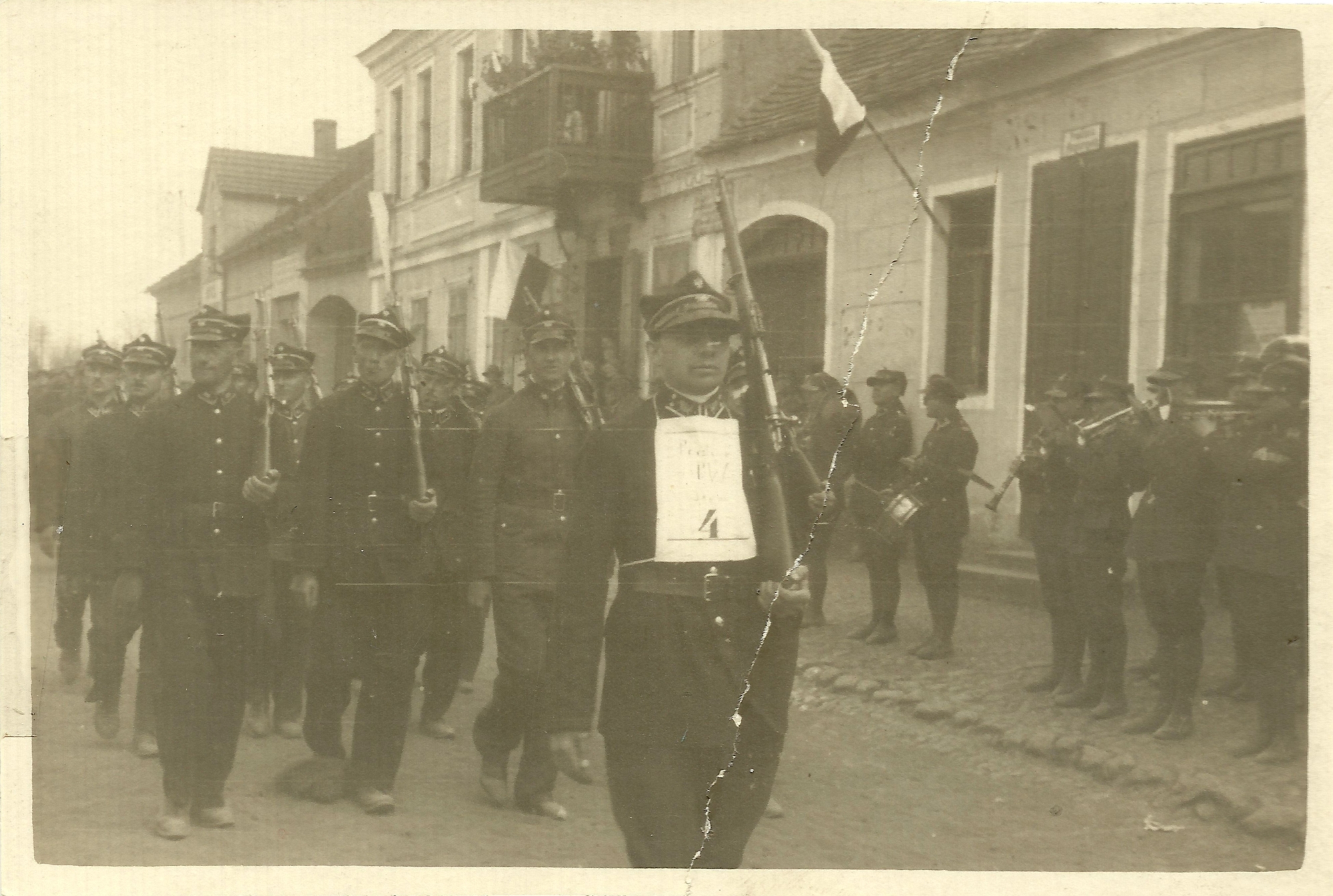 Książ - pochód na rynku. 27 IV 1930 r.