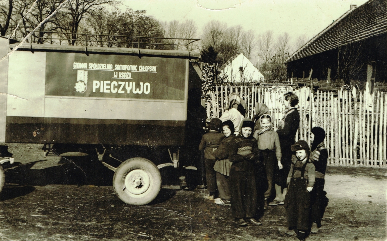 Pieczywo. Sklep obwoźny. Czesław Skałecki.  Książ, Mchy  lata 60. XX w.