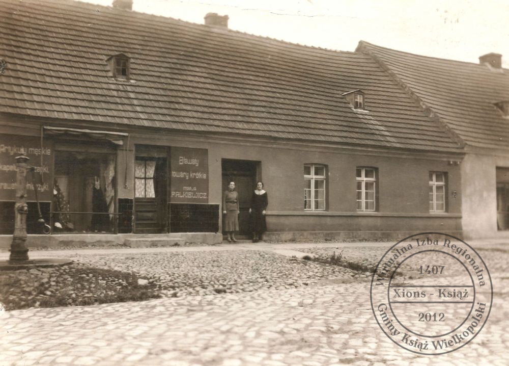 Sklep z bławatami pani Marii Falkiewicz. Książ rok 1936.