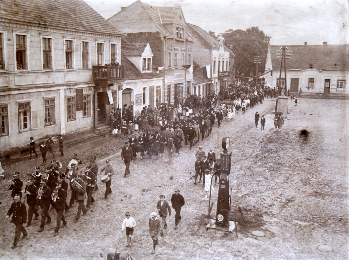 Pochód na mogiły. Książ 1939 r.