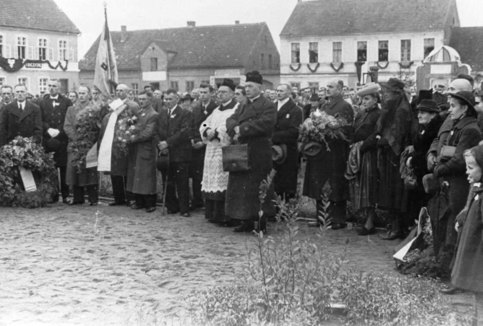 Odsłonięcie pomnika pamięci obywateli rozstrzelanych 20 października 1939