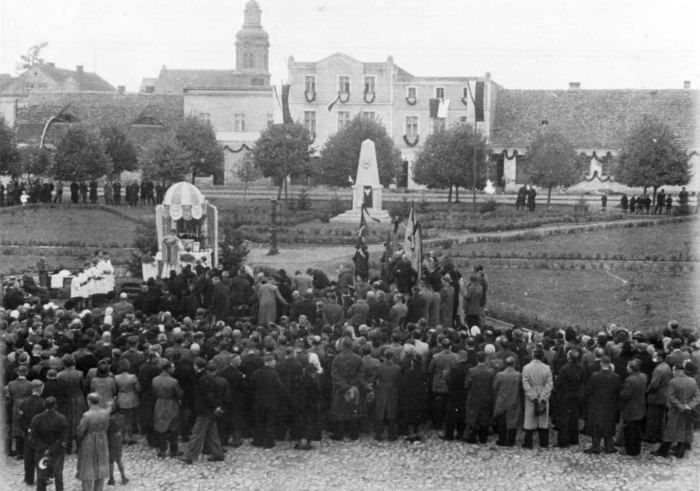 Odsłonięcie pomnika pamięci obywateli rozstrzelanych 20 października 1939