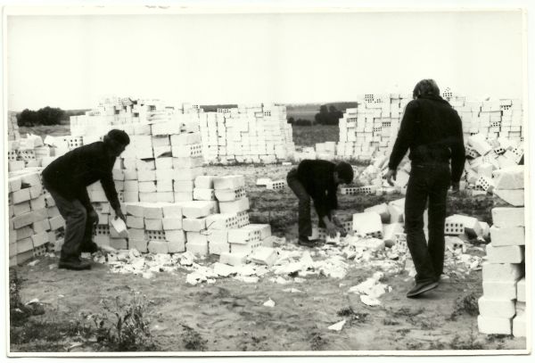 Budowa strażnicy OSP przy ulicy Zakrzewskiej. Książ 1984 r.