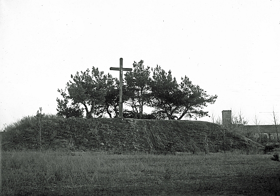 Mogiła Kosynierów, Majątek Książek